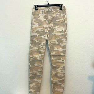 Skinny Camo high rise Jeans!!